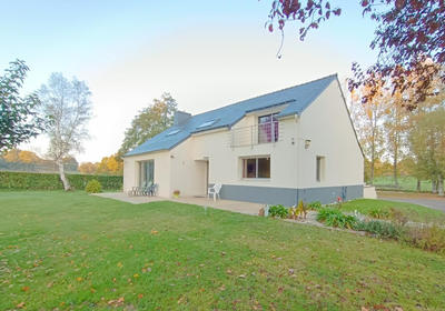 Maison - 154 m² - 8 pièces