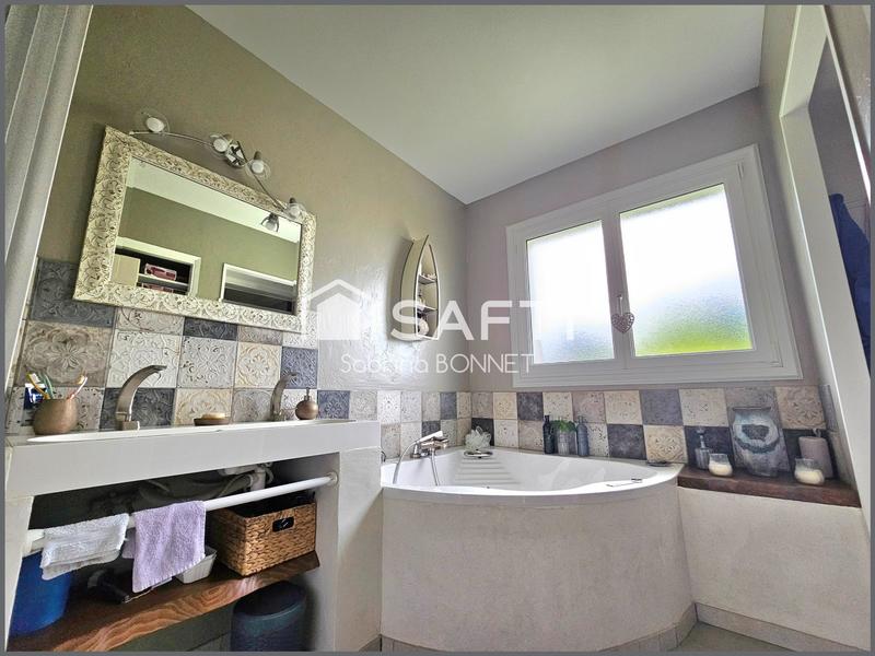 Maison - 212 m² - 7 pièces