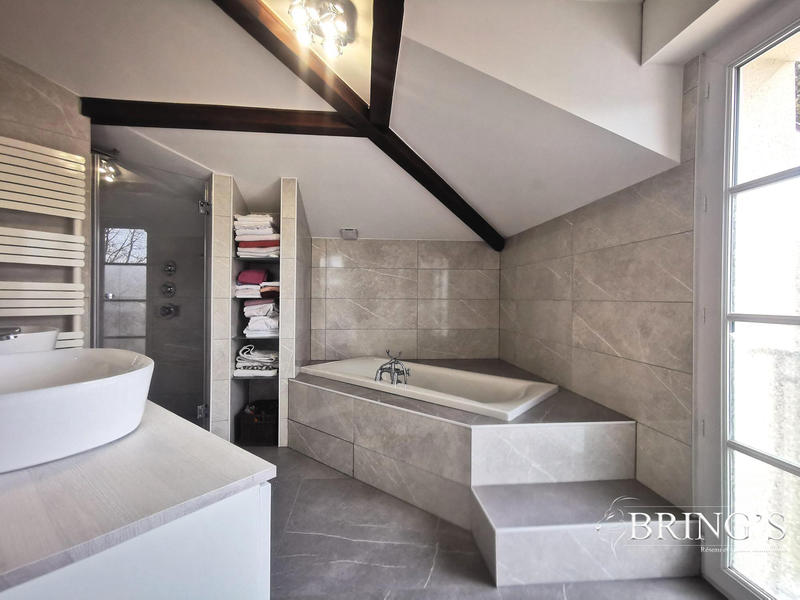 Maison - 364 m² - 12 pièces