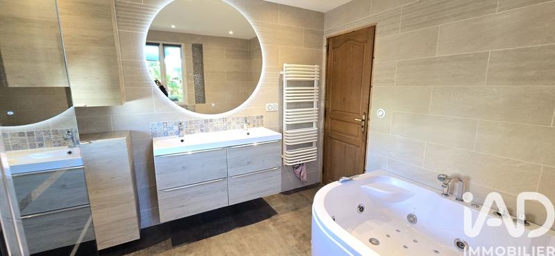 Maison - 200 m² - 6 pièces