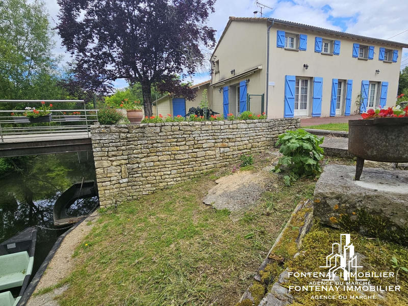 Maison - 220 m² - 11 pièces