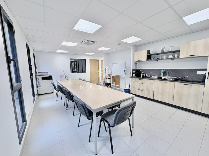 Fonds de commerce - Bureau - 150 m²