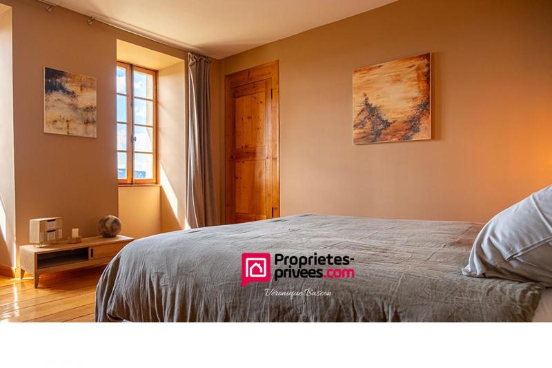 Maison - 210 m² - 8 pièces