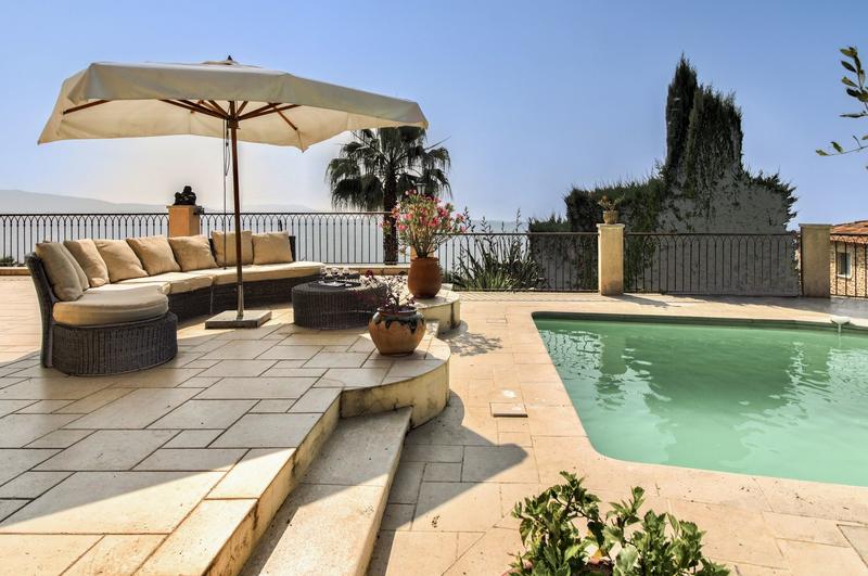 Maison - 230 m² - 7 pièces