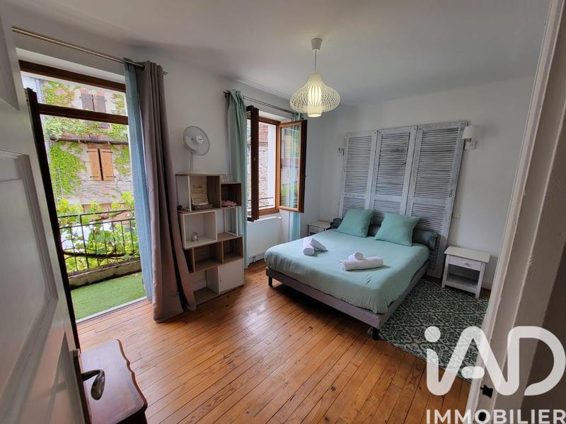 Maison - 233 m² - 9 pièces