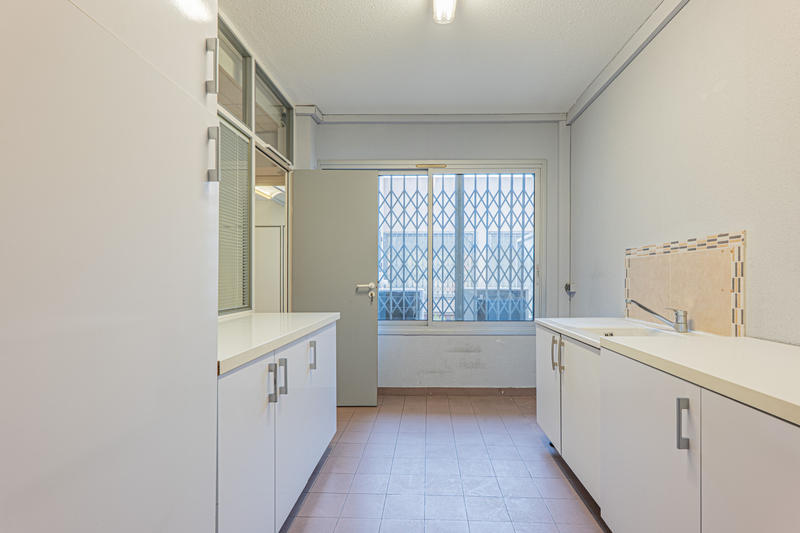 Local commercial - 150 m² - 5 pièces