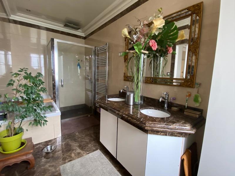 Propriété - 328 m² - 8 pièces