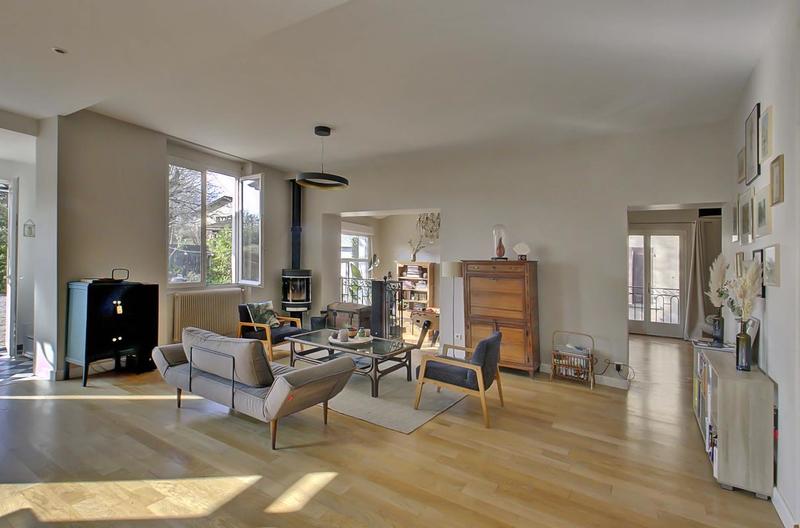 Maison - 239 m² - 7 pièces