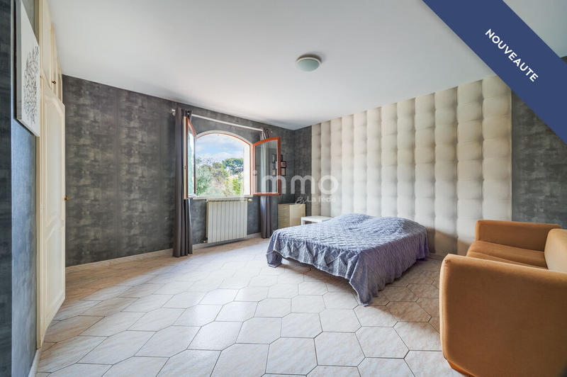 Villa - 270 m² - 6 pièces