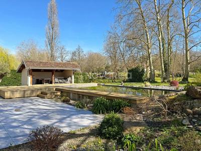 Propriété - 310 m² - 8 pièces