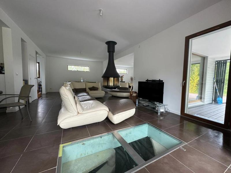 Maison - 210 m² - 7 pièces