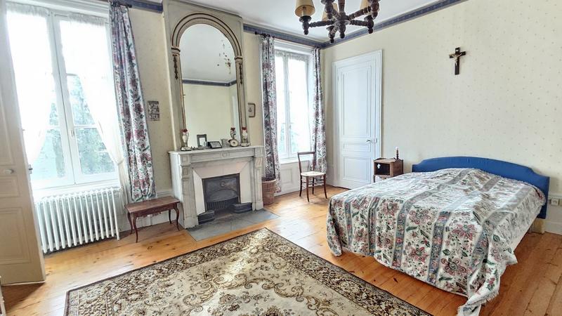 Maison - 450 m² - 13 pièces