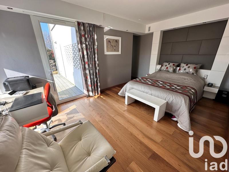 Maison de maîtres - 275 m² - 9 pièces