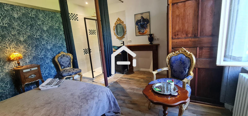 Maison - 260 m² - 10 pièces