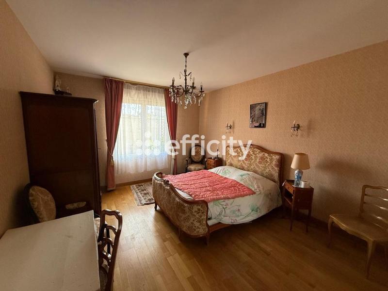 Maison - 235 m² - 10 pièces