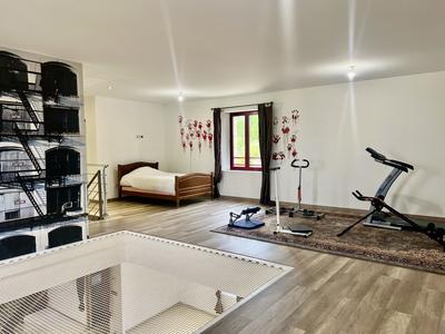 Maison traditionnelle - 252 m² - 6 pièces