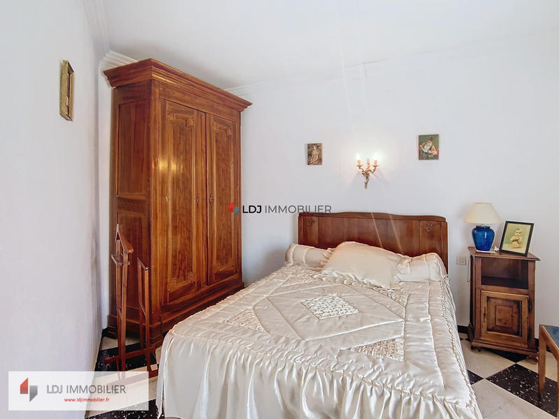 Villa - 100 m² - 5 pièces