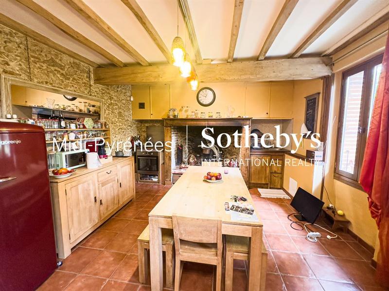 Maison - 185 m² - 9 pièces