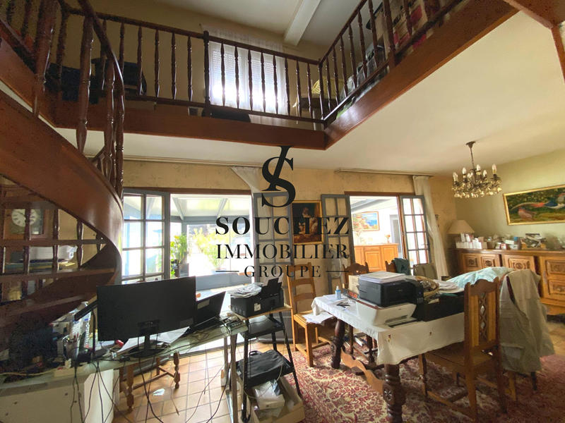 Maison - 210 m² - 9 pièces