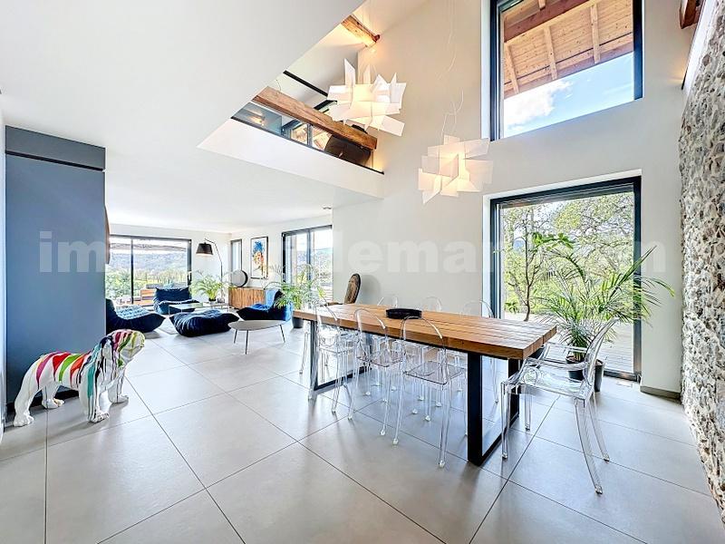 Maison - 486 m² - 8 pièces