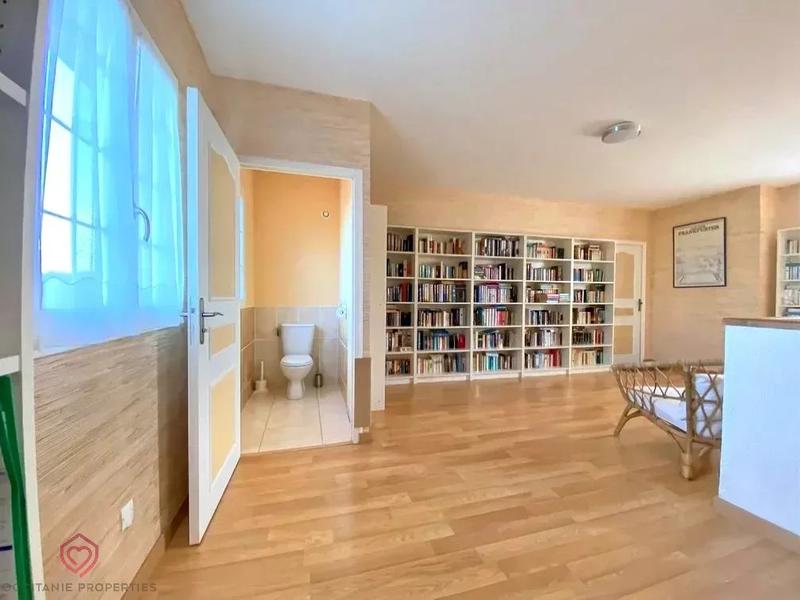 Maison - 215 m² - 5 pièces