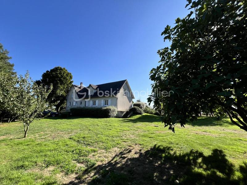 Propriété - 258 m² - 9 pièces