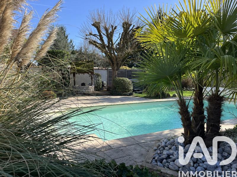 Maison - 201 m² - 9 pièces