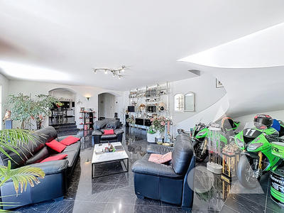 Villa - 240 m² - 6 pièces