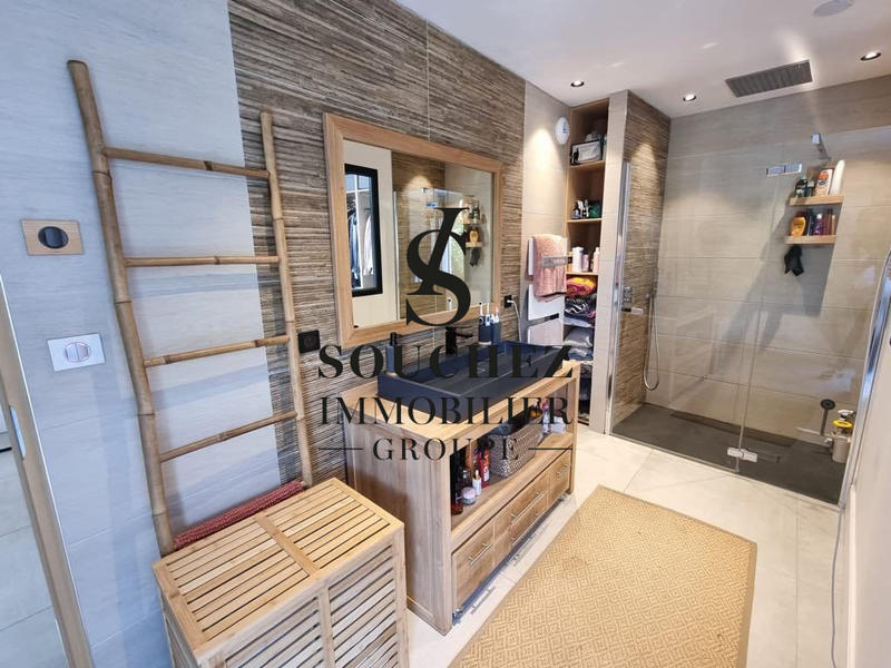 Maison - 188 m² - 7 pièces