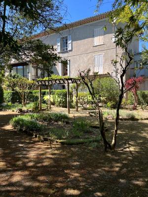 Propriété - 268 m² - 14 pièces