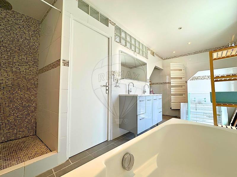 Maison - 177 m² - 6 pièces