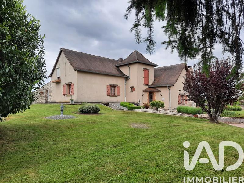 Maison - 202 m² - 8 pièces