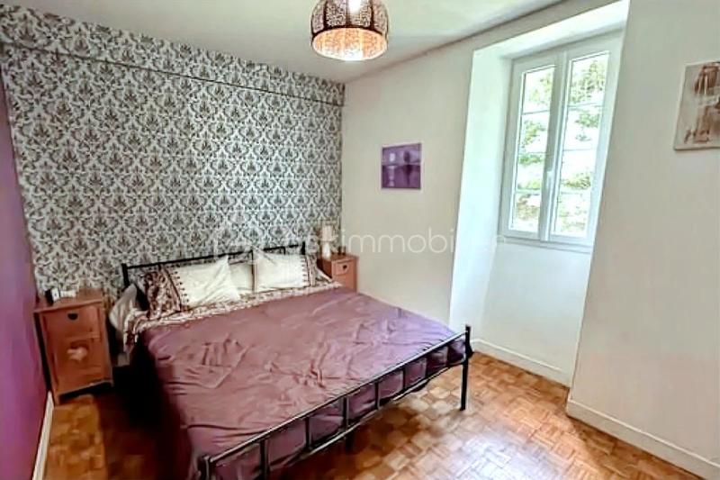 Maison - 235 m² - 8 pièces