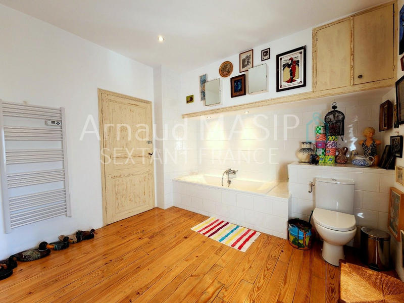 Maison - 220 m² - 8 pièces