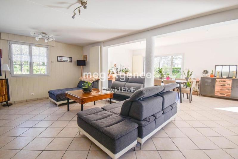 Maison traditionnelle - 192 m² - 9 pièces