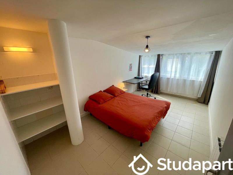 Chambre - 13 m² - 1 pièce