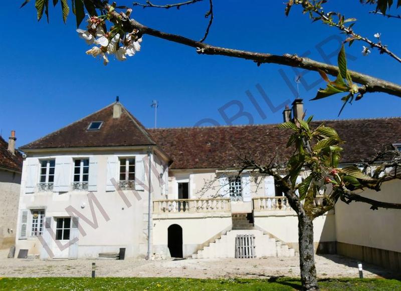 Demeure - 210 m² - 7 pièces