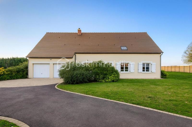 Propriété - 223 m² - 9 pièces