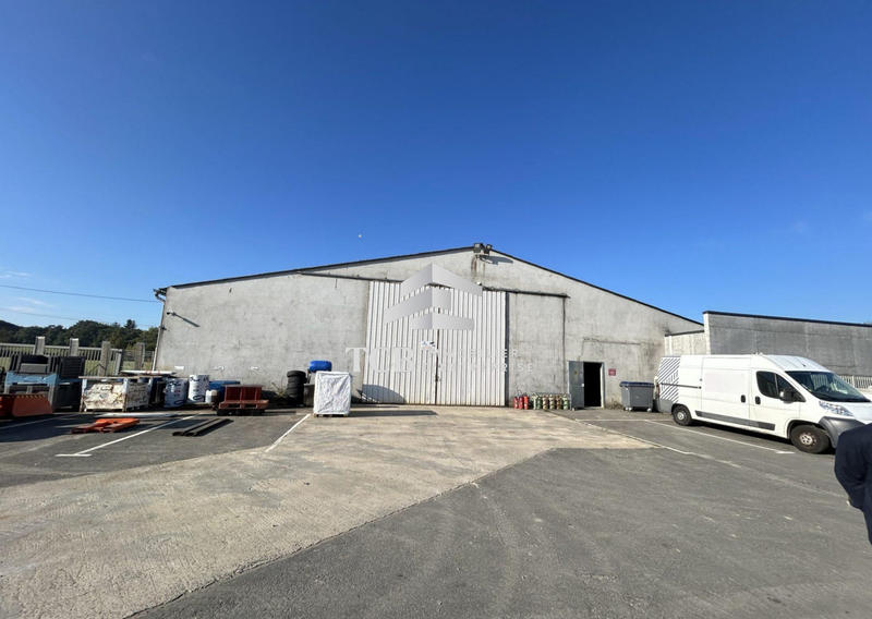 Local d'activités - 607 m²