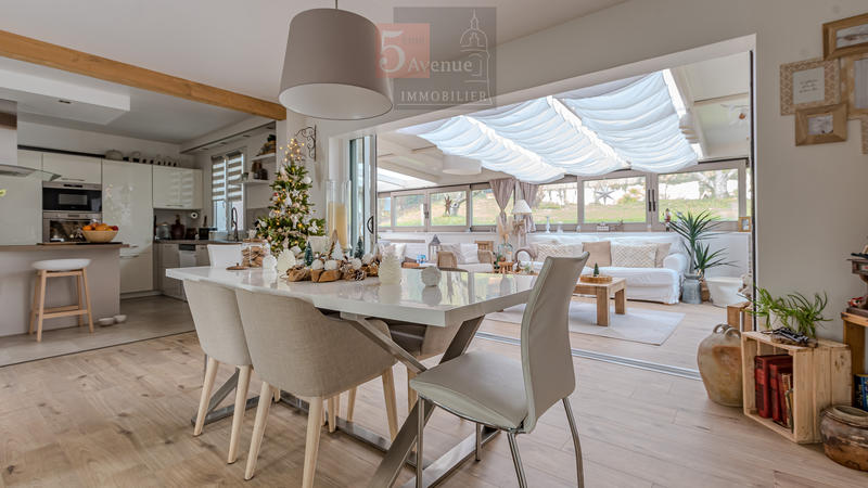 Maison - 137 m² - 6 pièces