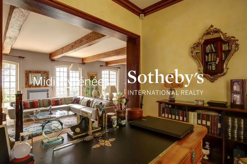 Maison - 355 m² - 10 pièces