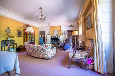 Maison - 307 m² - 13 pièces