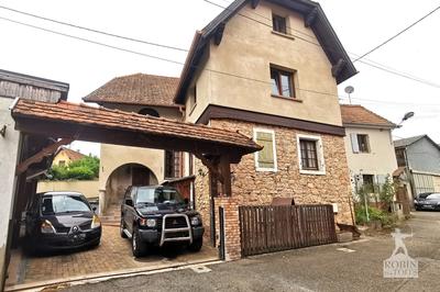 Maison - 235 m² - 10 pièces