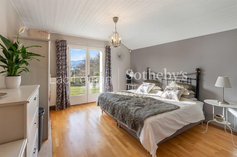 Maison - 223 m² - 8 pièces