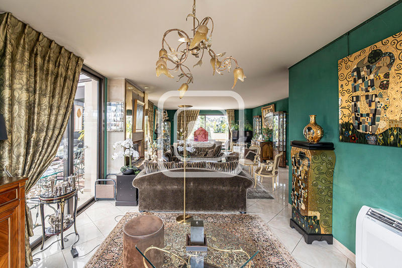 Appartement - 171 m² - 6 pièces