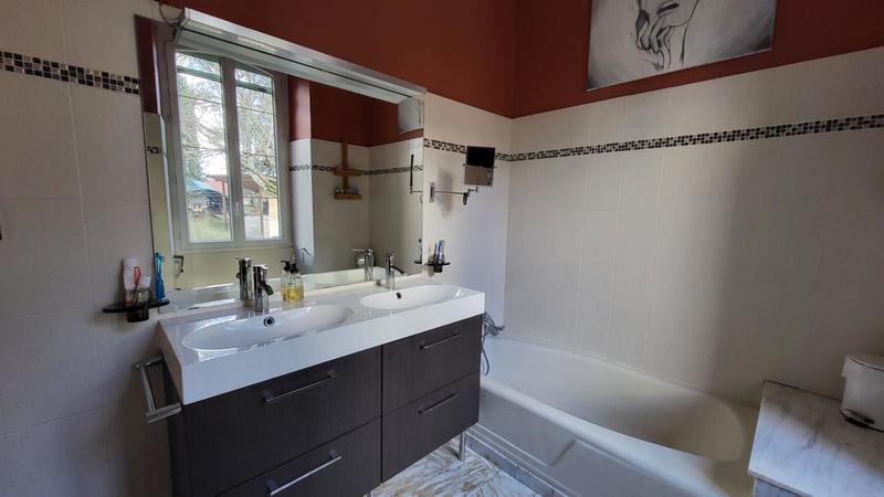 Maison - 207 m² - 7 pièces