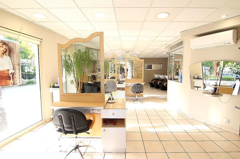 Magasins - 132 m² - 5 pièces