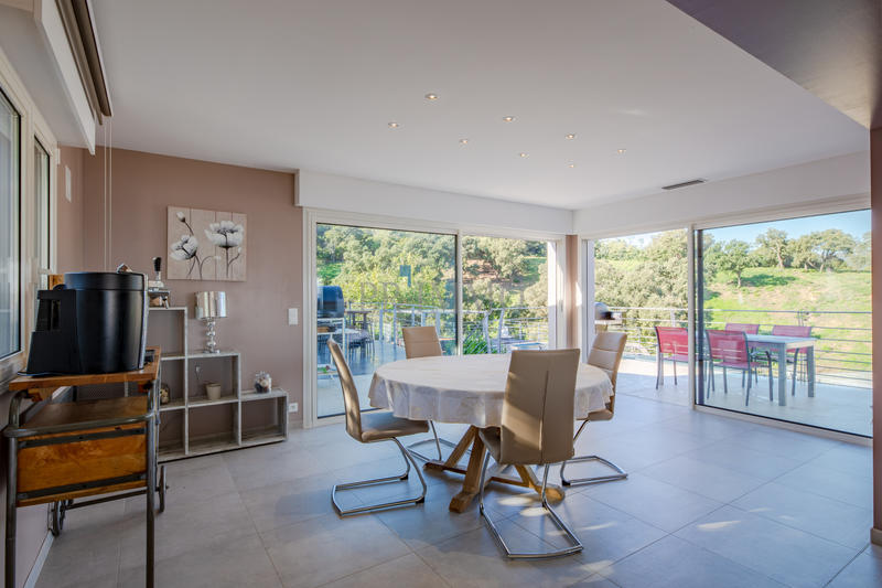 Maison - 261 m² - 7 pièces