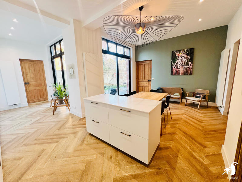 Maison - 275 m² - 8 pièces