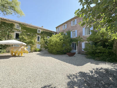 Propriété - 1 300 m² - 15 pièces